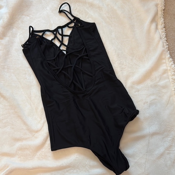 Issa De Mar One Piece Small - Picture 2 of 2